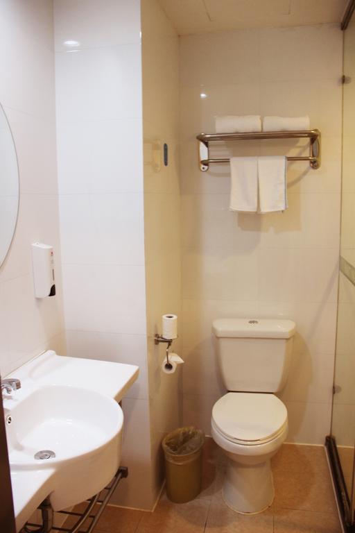 Hotel Hanting Express Shanghai North Renmin Road 2*